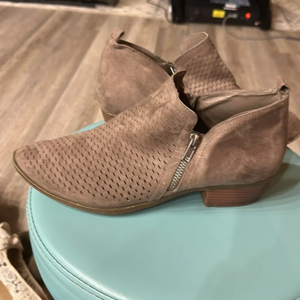 Torrid women ankle boots. Taupe, perforated, Size 11 - Picture 10 of 13